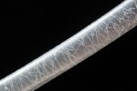 The details of the middle section of the blade of the White Dragon Wakizashi, with simple lines, reflects the balance of the samurai sword