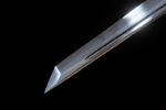 Shadow Ninja Straight Blade sharp blade tip close-up, showcasing its straight cutting edge, highlighting piercing ability.